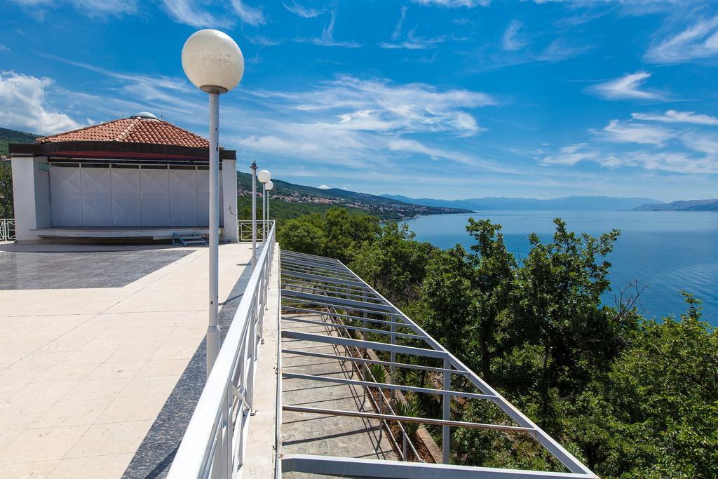 Holiday Resort Kacjak Dramalj Exterior photo