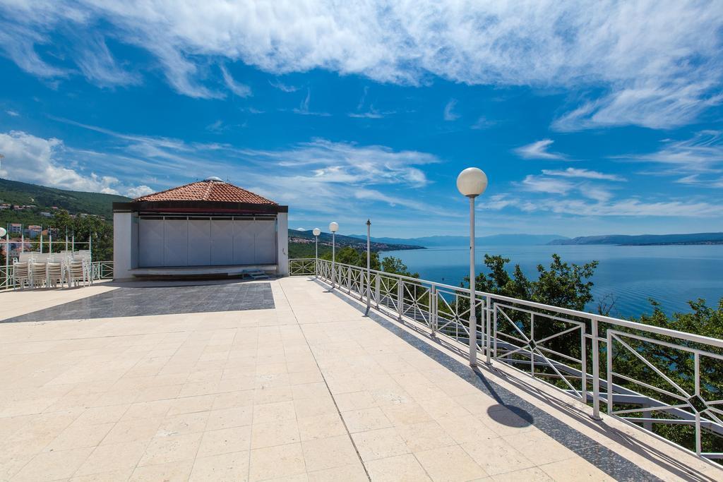 Holiday Resort Kacjak Dramalj Exterior photo